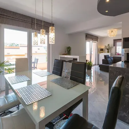 Black@white * Klenovica