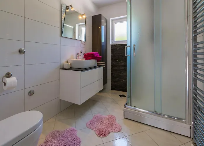 Apartment Black@white Klenovica