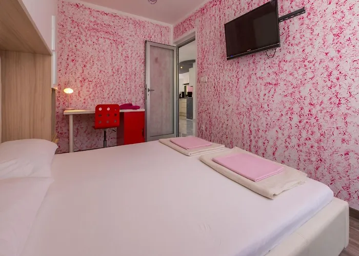 Black@white Apartment *
